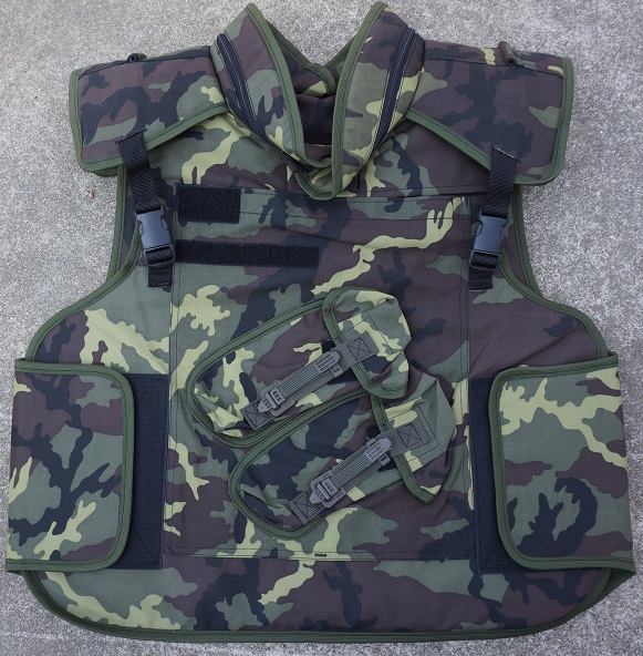 チェコ軍Vz.95リーフ迷彩M1001ボディアーマーX-LARGE - ミリタリー