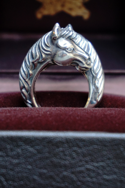 PEANUTS & Co. TWO FACE HORSE RING B.S.W. market place