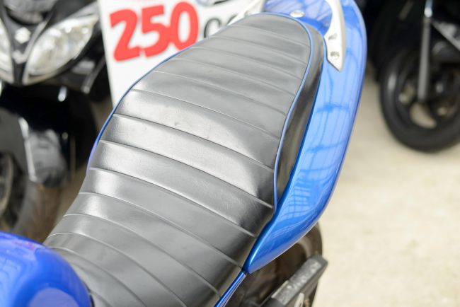 在庫一覧より探せます。MC31 かっこいい！ZXテールのホーネット250売切れ