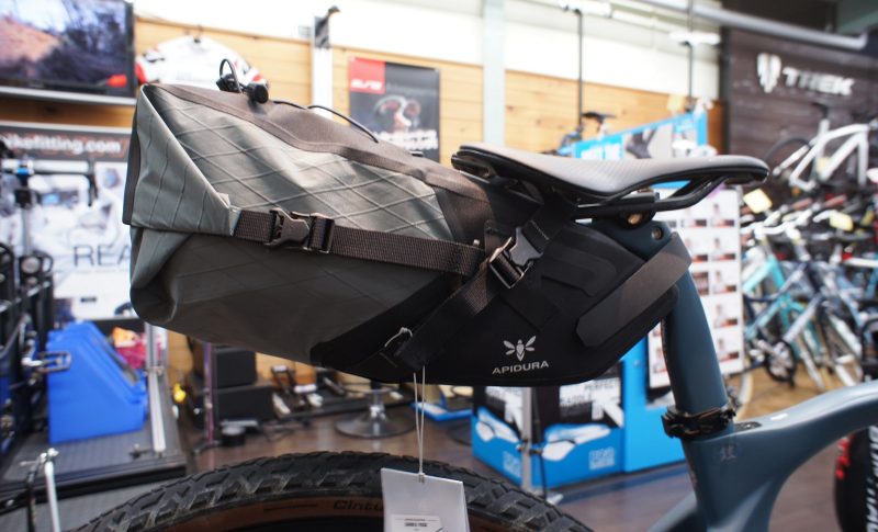 APIDURA バックカントリーシリーズサドルバッグ 6L | BICYCLE PRO SHOP