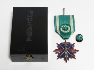 功五級金鵄勲章 略章 箱付き | 骨董品買取・和楽器買取 五宝堂
