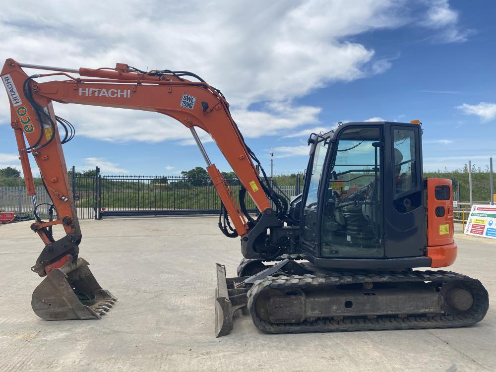 HITACHI ZX85USB-5A - Gleneden