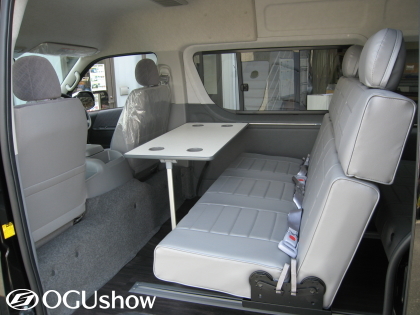 脱着式折りたたみテーブル：200系ハイエース｜トランポ（ハイエース他