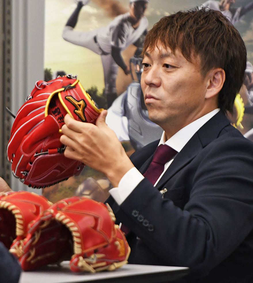 宮西尚生 ミズノで来季用グラブを微修正 「かわいいクソ生意気な後輩