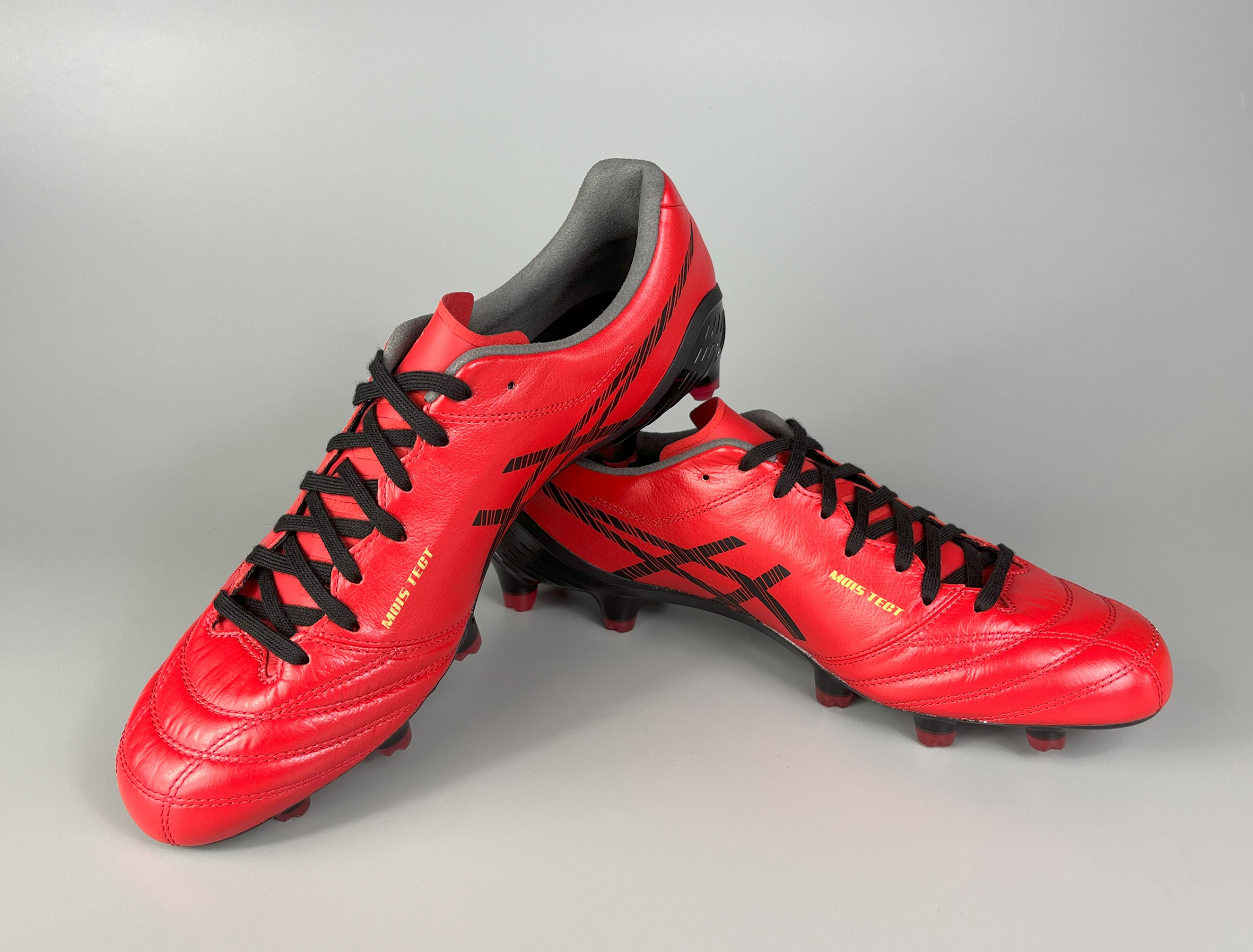 札幌MF小野伸二 特注〝赤黒スパイク〟で現役最後のピッチへ | 道新