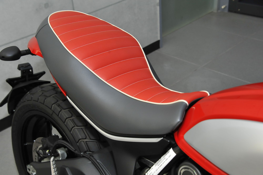 スーパーローシート SCRAMBLER | ドゥカティ等のパーツ開発・販売 ディ