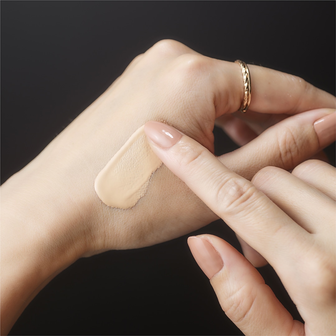 AQ ミリオリティ リペア トリートメント セラム ファンデーション