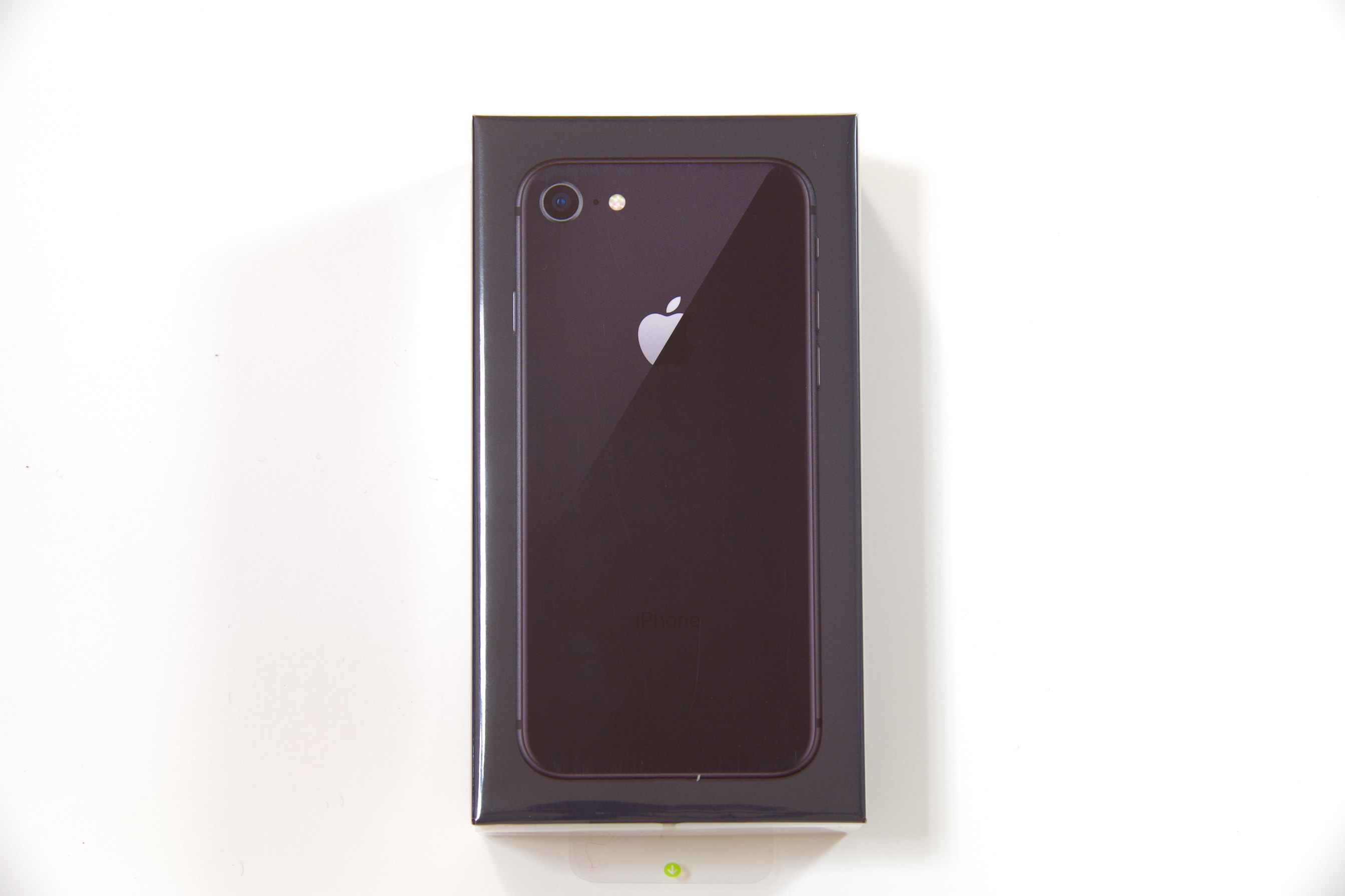 iPhone 8の開封レビュー。開封して内容をチェックしてみました