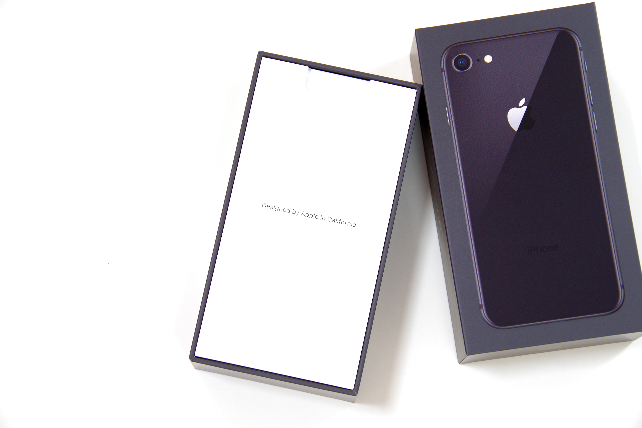 iPhone 8の開封レビュー。開封して内容をチェックしてみました