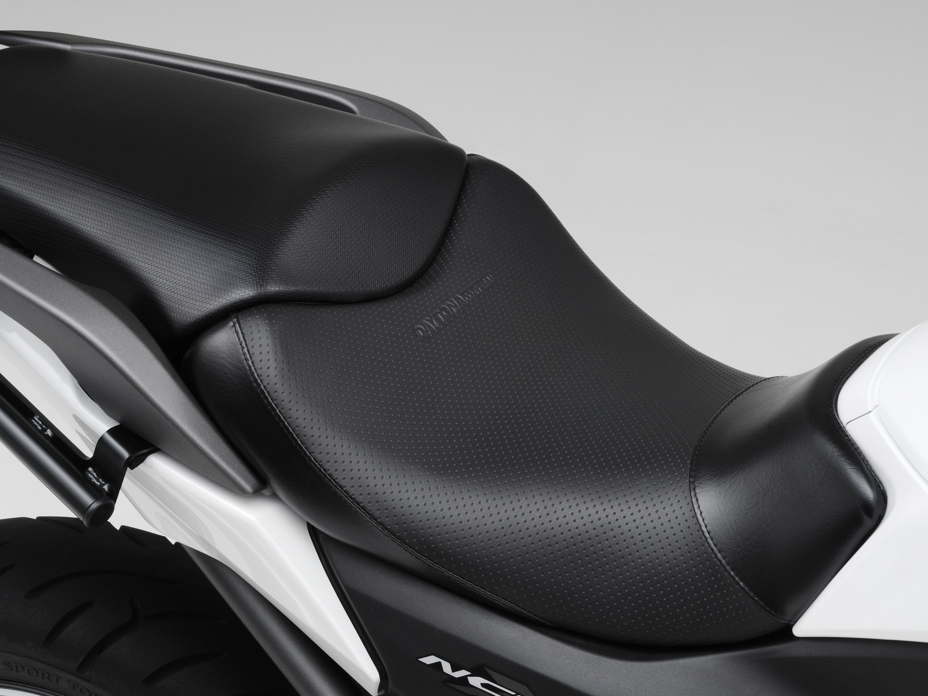 2024年 ホンダNC750X ローダウンシートにゼルを入れてます。 2024年