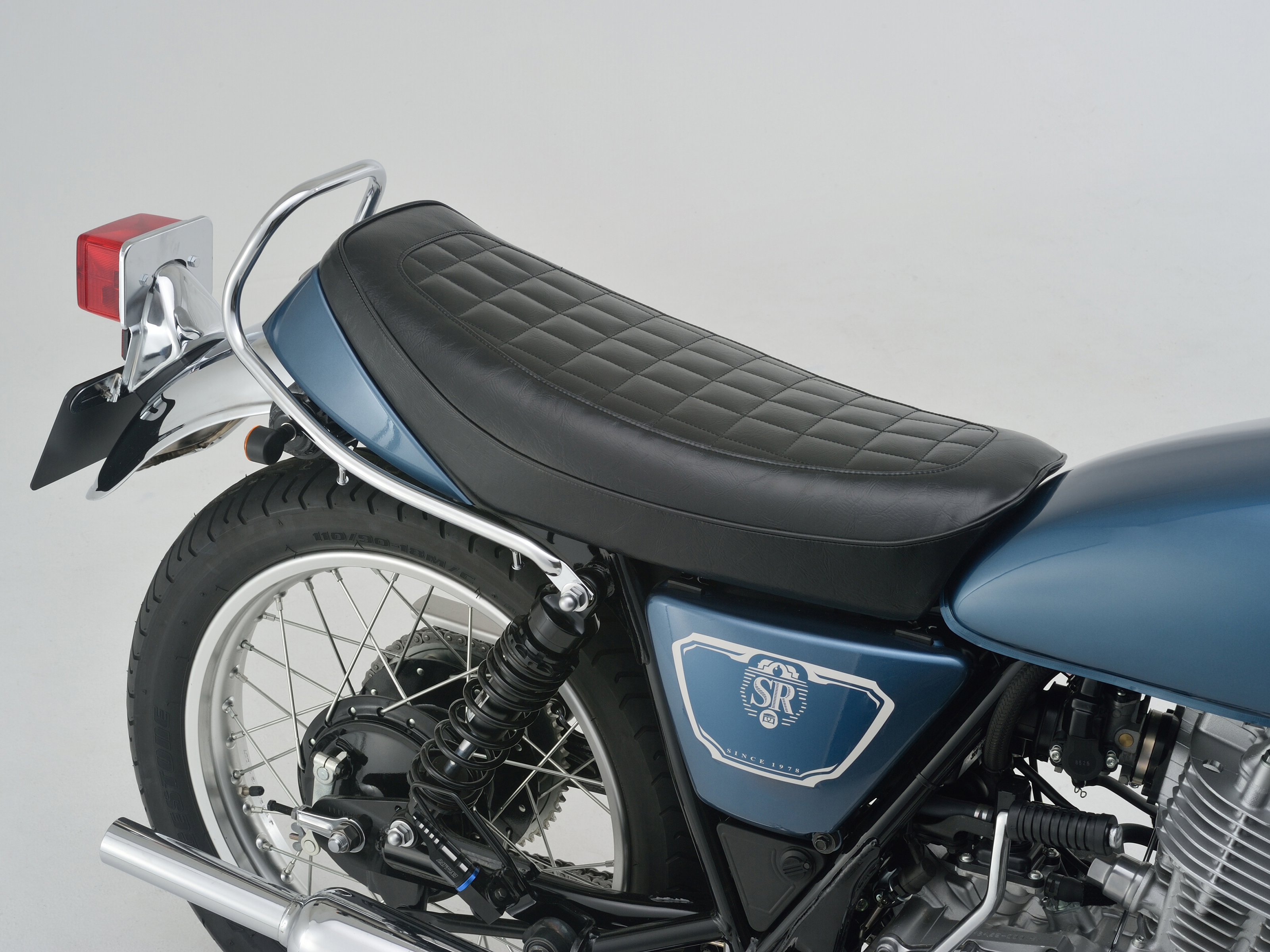 ノスタルジックシート シートベース付き ステッチ/ブラック SR400