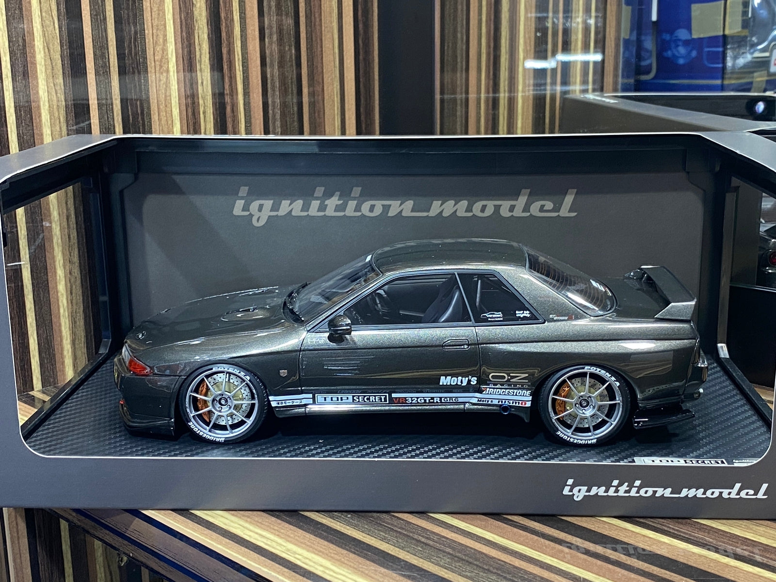 1/18 Diecast Nissan Skyline GT-R R32. Grey Metallic Ignition model