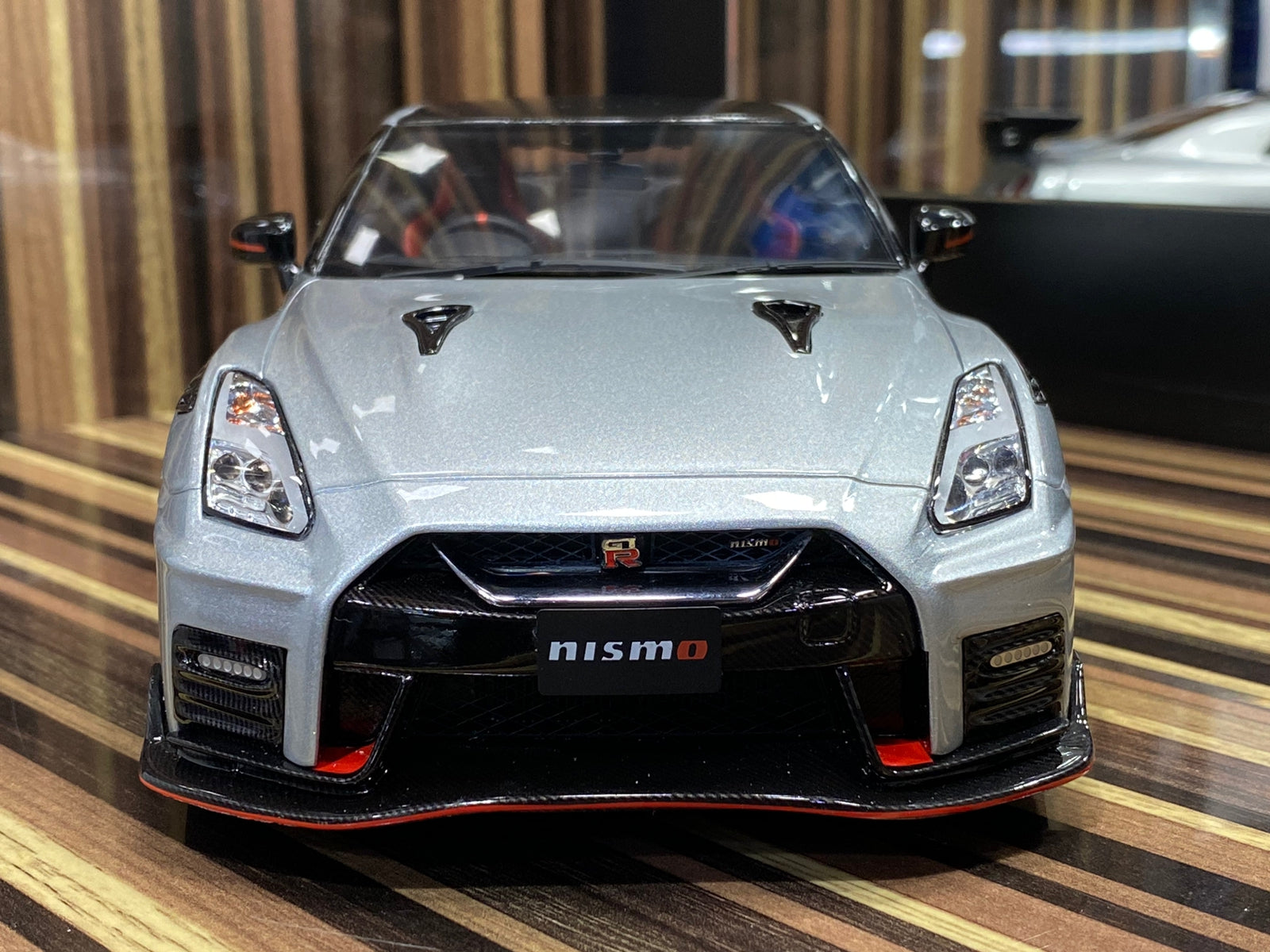 1/18 Diecast Nissan GT-R R35 Nismo Silver Kyosho Samurai Scale