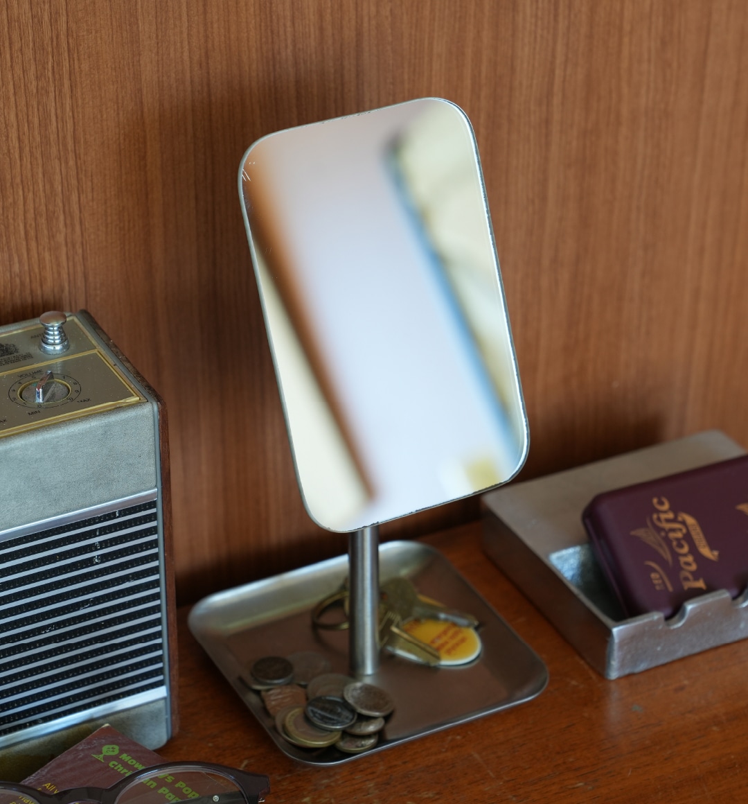 インテリアに溶け込むミラー | 実用的でスタイリッシュなラインナップ