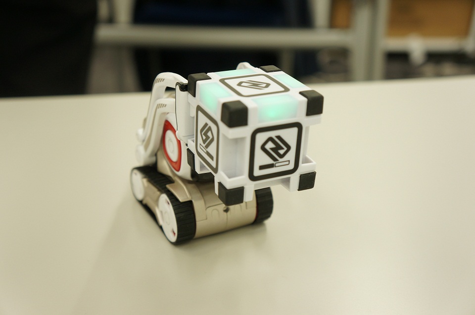 試用レポート タカラトミー コズモ COZMO 家電と暮らしのエディオ ン