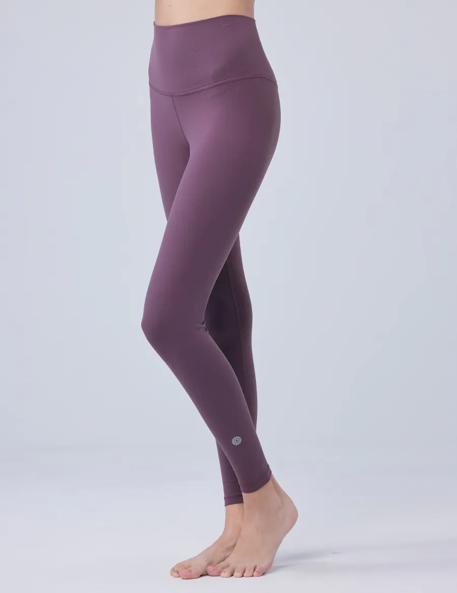 美しさの限界に挑戦し続ける！定番レギンス3型 | イージーヨガ