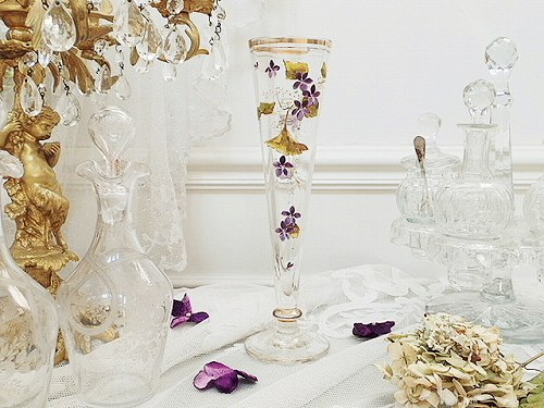 エナメル絵付け スミレのクリスタルフラワーベース - 薔薇と天使の