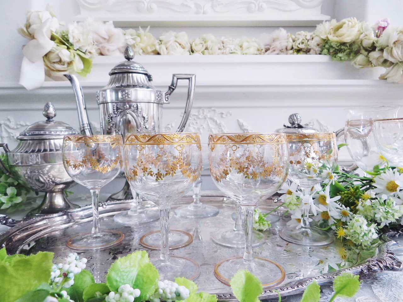 モーゼル金彩 薔薇ガーランドのワイングラス6点セット - 薔薇と天使の