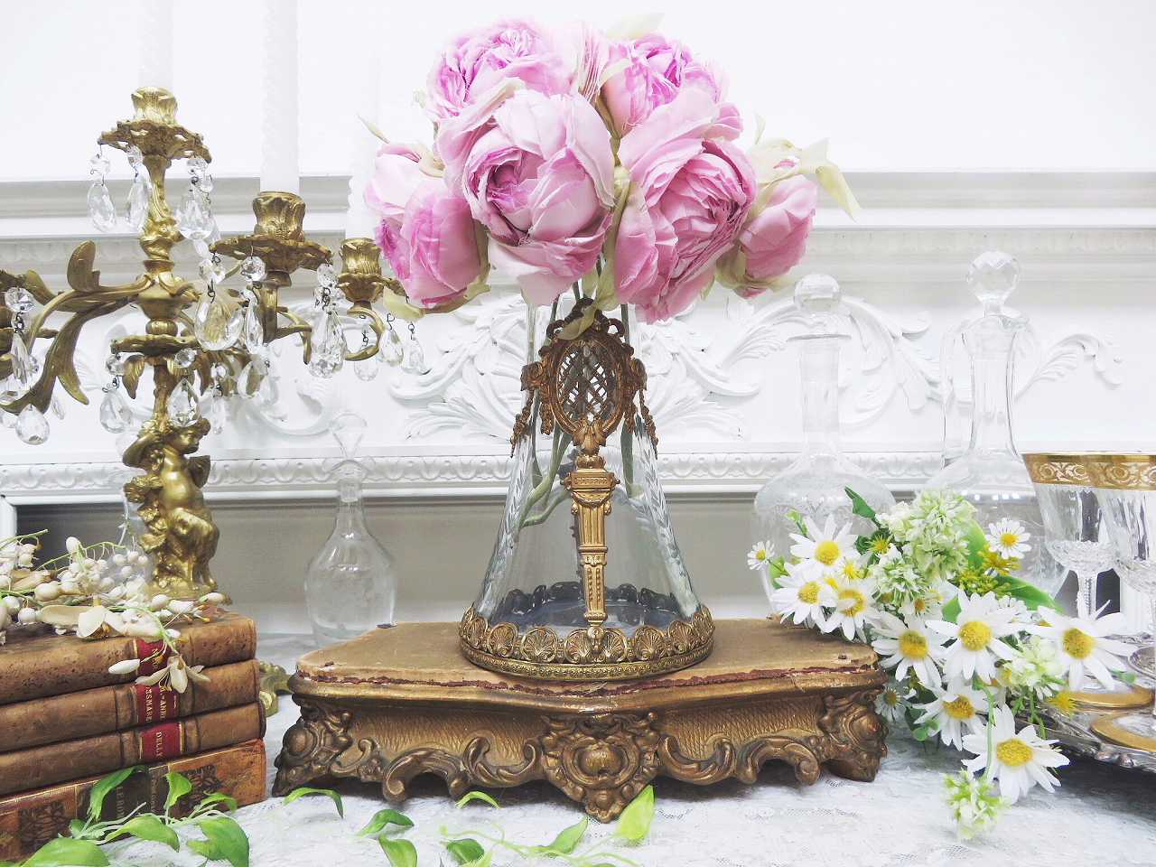 逸品 オルモル装飾 クリスタルフラワーベース - 薔薇と天使のアンティーク