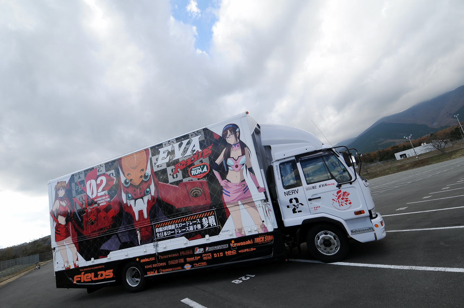 エヴァンゲリオンレーシングのステージトラックがミニカーに！TARMAC