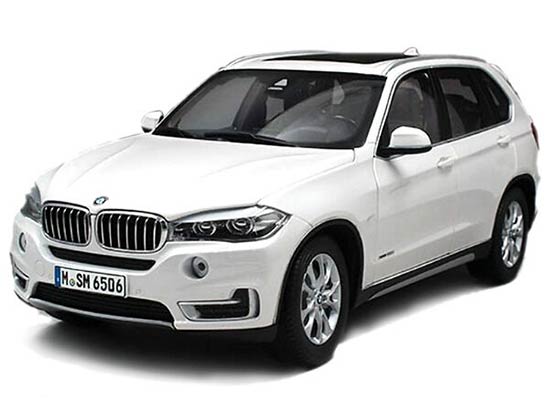 Deep Blue / White Paragon 1:18 Scale Diecast BMW X5 Model [NB1T679