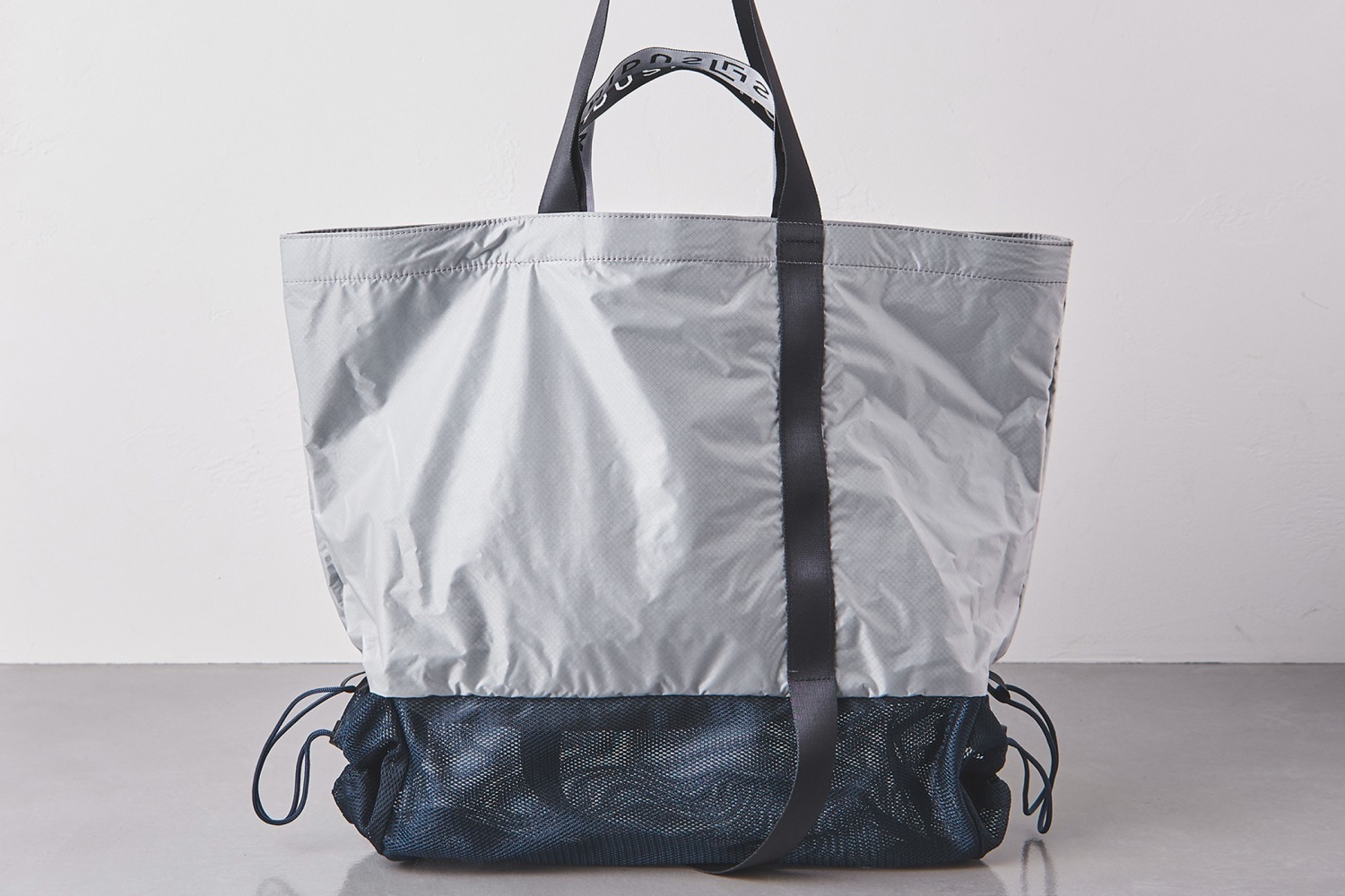 トゥー ユナイテッドアローズの新作“底にヨガマット収納可能な”バッグ