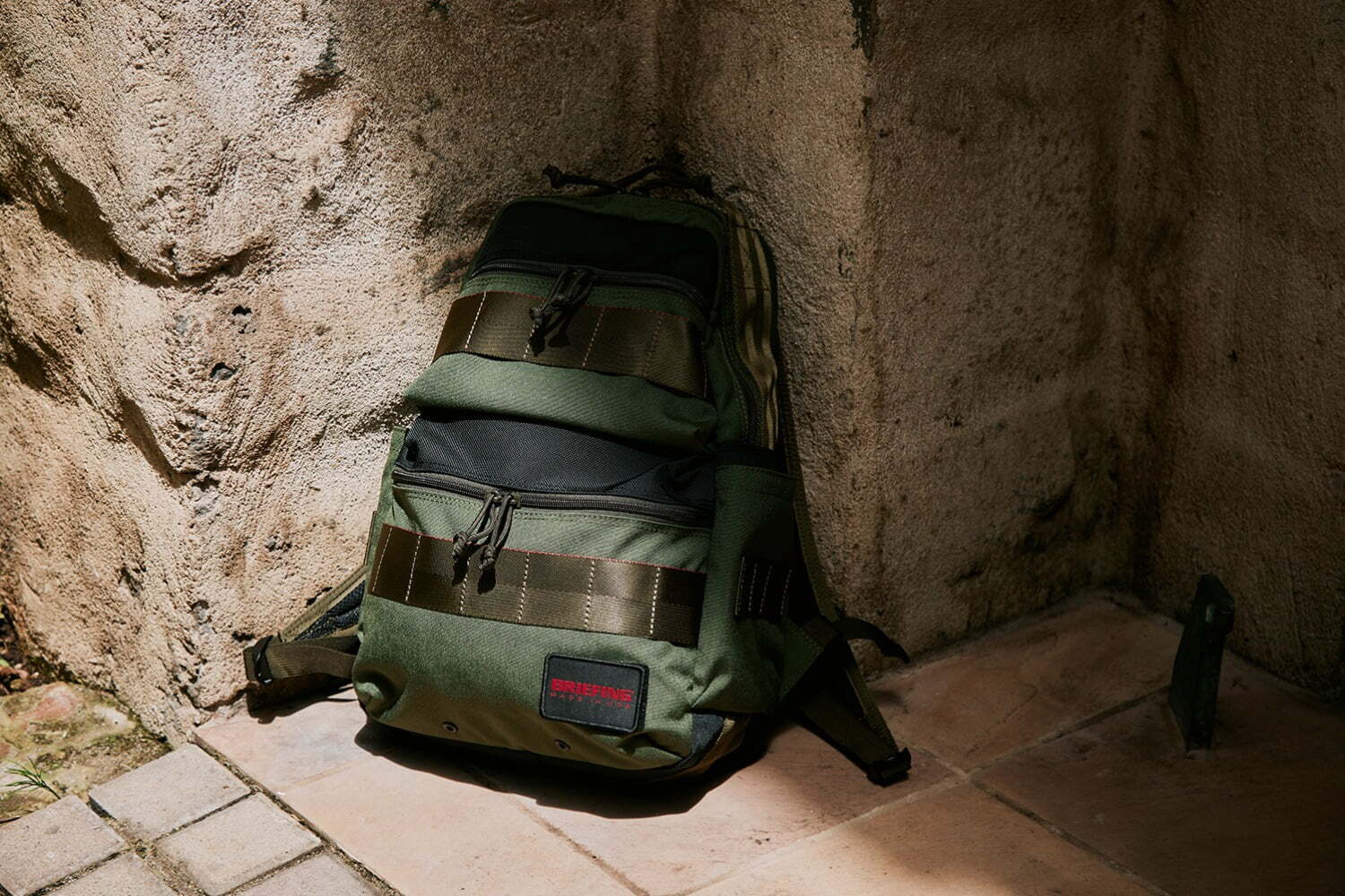 ブリーフィング25周年記念“ミリタリー”デイパックやトート、2種類の