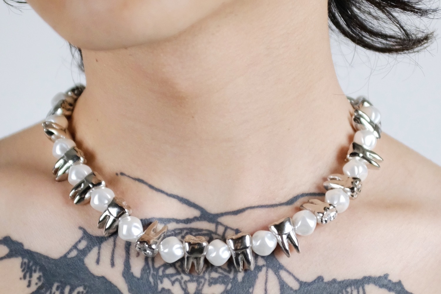 ジョン ローレンス サリバン×ヨシコ クリエーション“十字架や骨