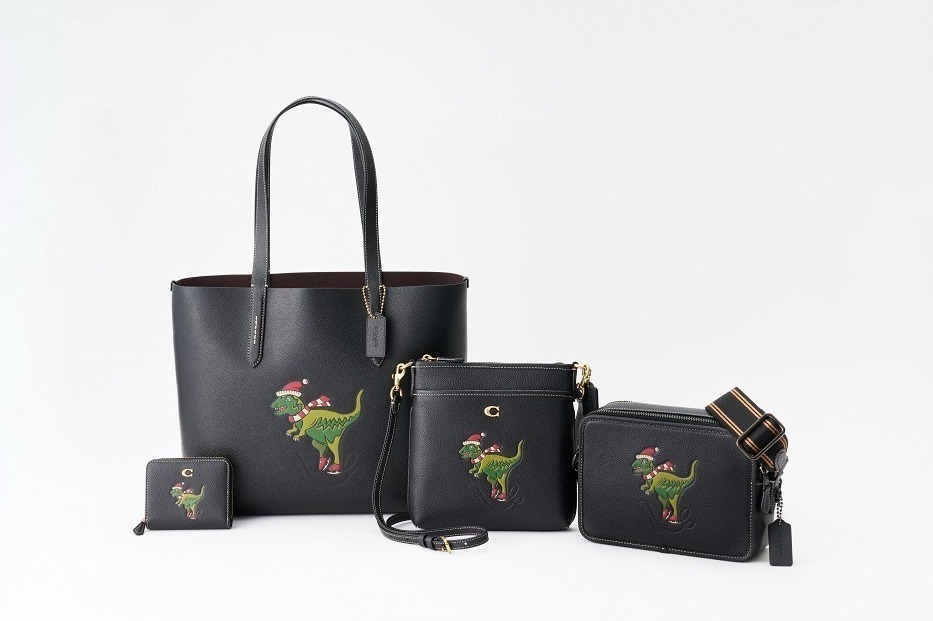 コーチ23年クリスマス“スケートを楽しむ恐竜”「レキシー」バッグ、東京