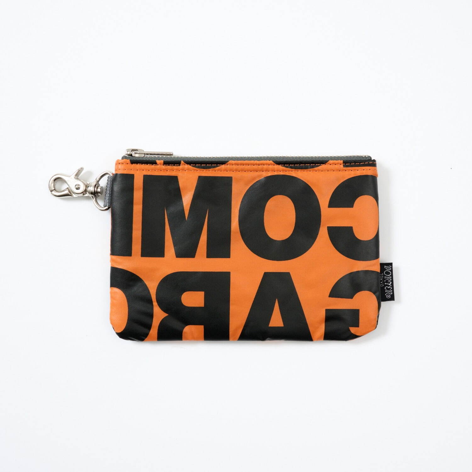 コム デ ギャルソン×ポーター「タンカー」ヘルメットバッグ、大胆な