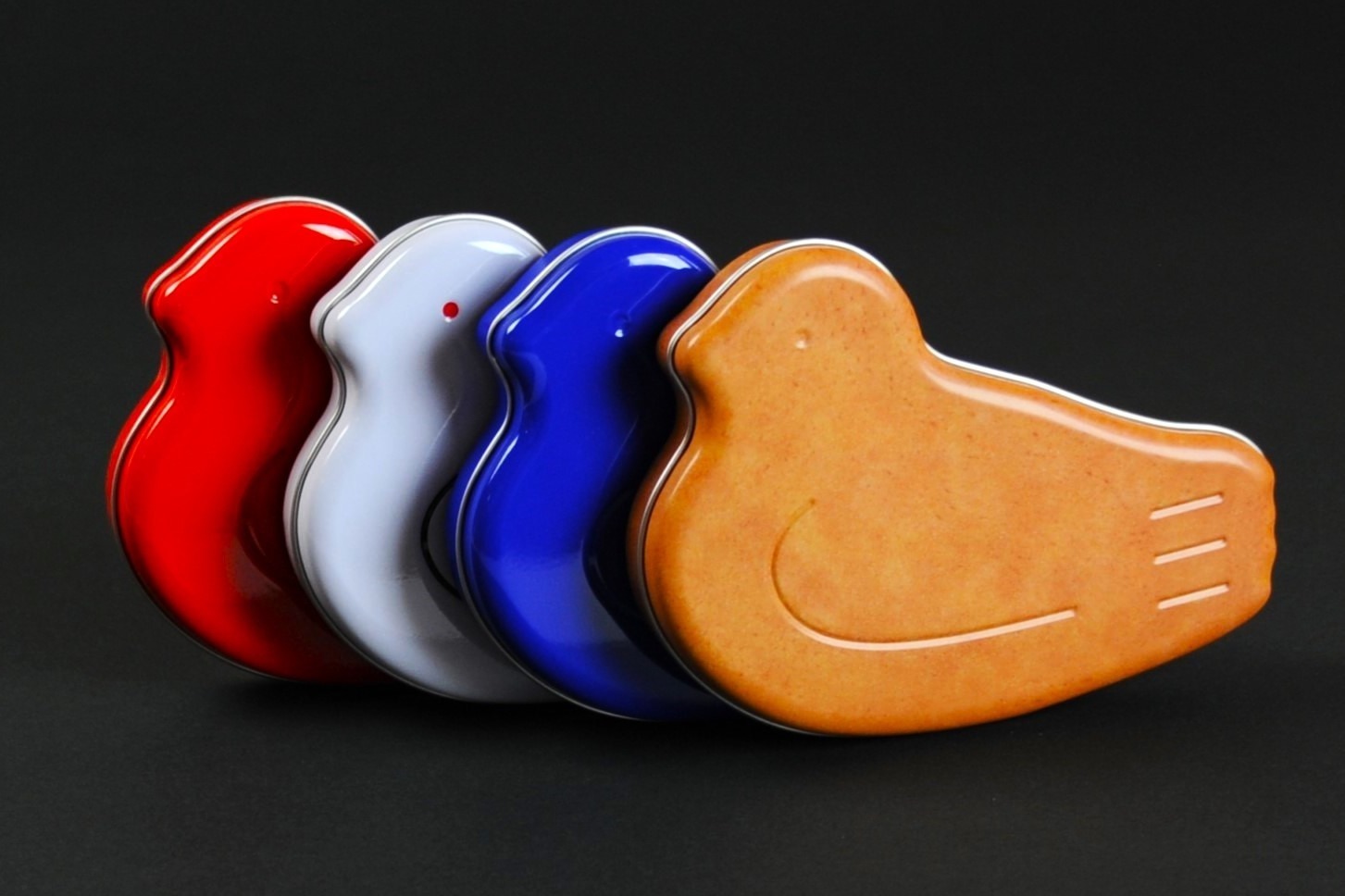 鳩サブレー」1枚入り缶が“鳩の日”限定で販売、4色の缶に“春夏秋冬