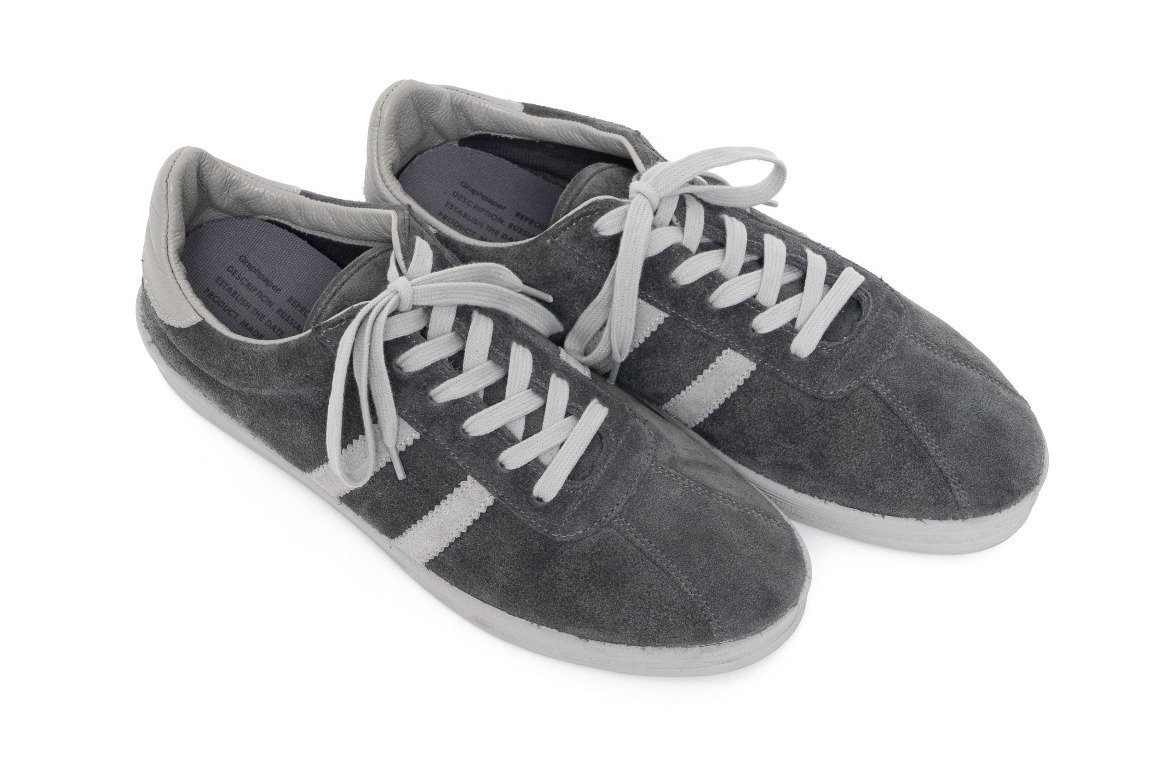 グラフペーパー×リプロダクションオブファウンドのスニーカー、90年代