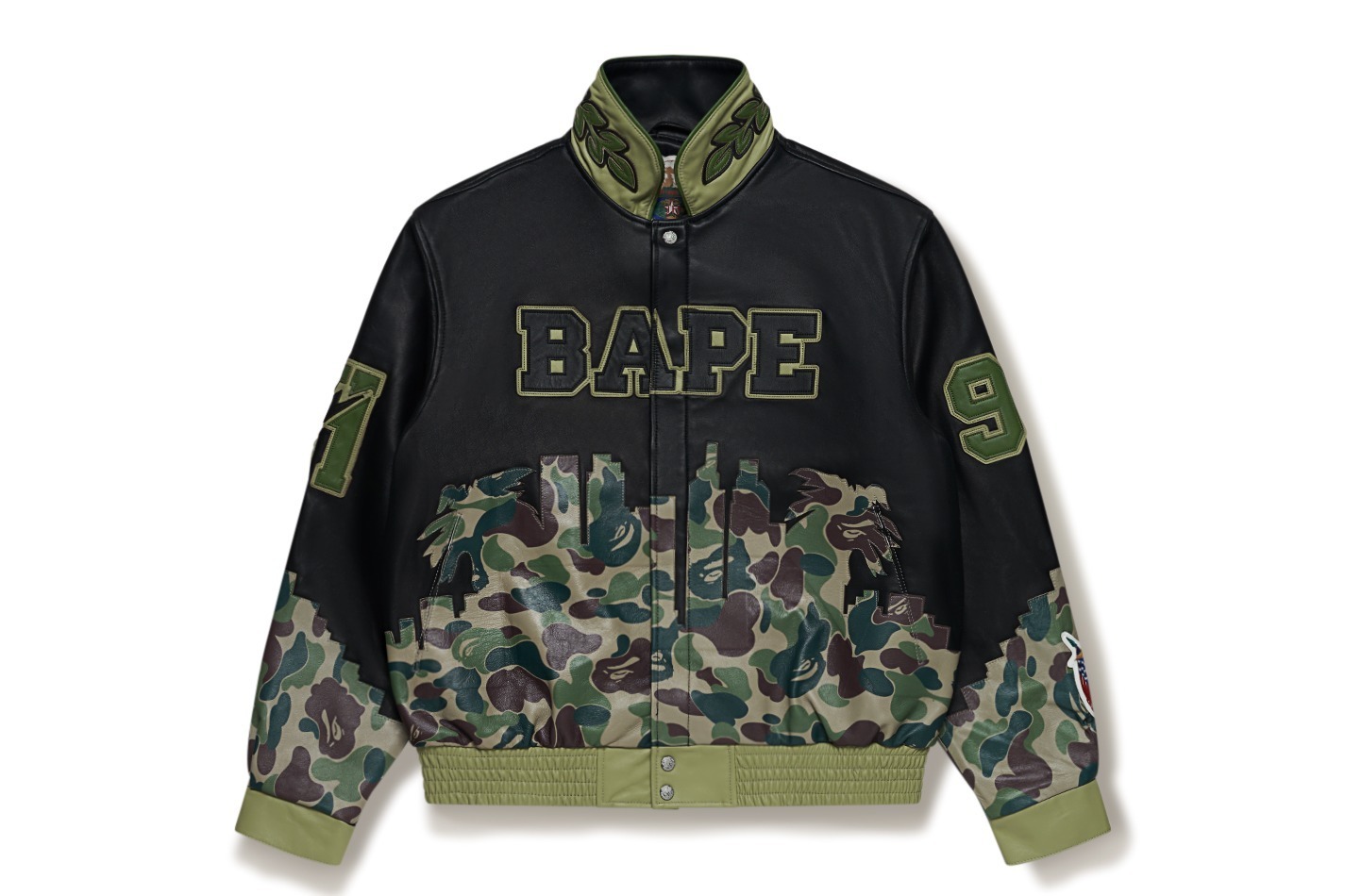 ア ベイシング エイプ“街の輪郭”カモ柄のレザージャケット＆Tシャツ