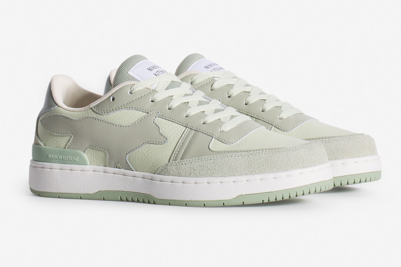メゾン キツネ“フォックス”モチーフの25年春夏スニーカー、パステル