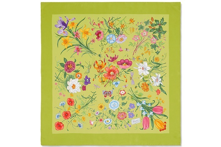 グッチ25年春夏シルクスカーフ、爽やかなレモングリーンカラーに花々や