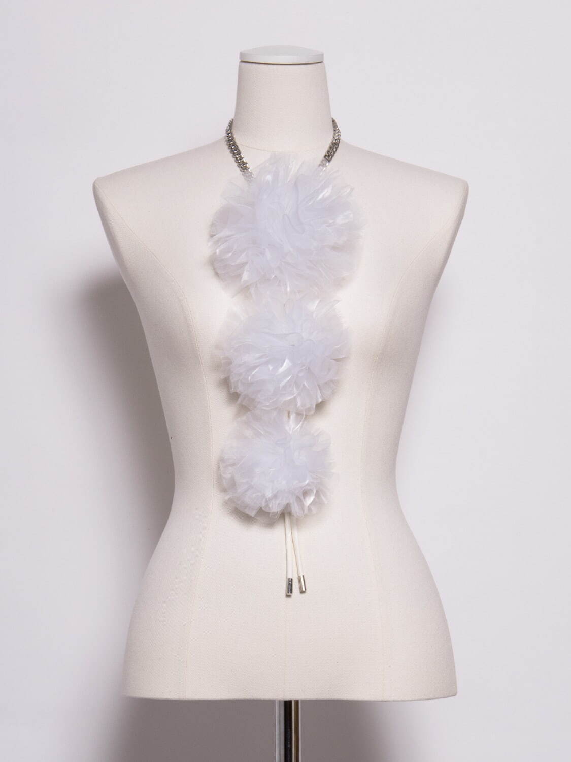 ノワール ケイ ニノミヤの透け感ふんわりフラワーハーネス、チュール