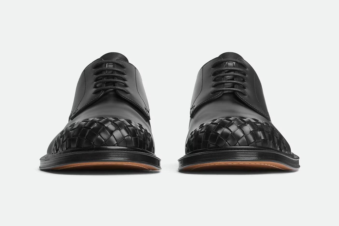 ボッテガ・ヴェネタ「イントレチャート」トゥのメンズレザーシューズ