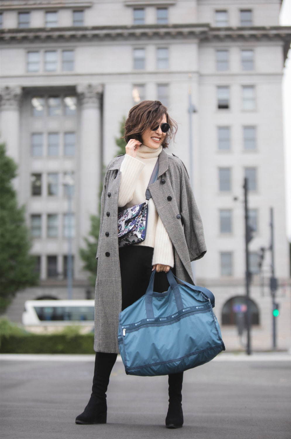 レスポートサックとスタイリスト大草直子コラボ“モダンな花柄”バッグや