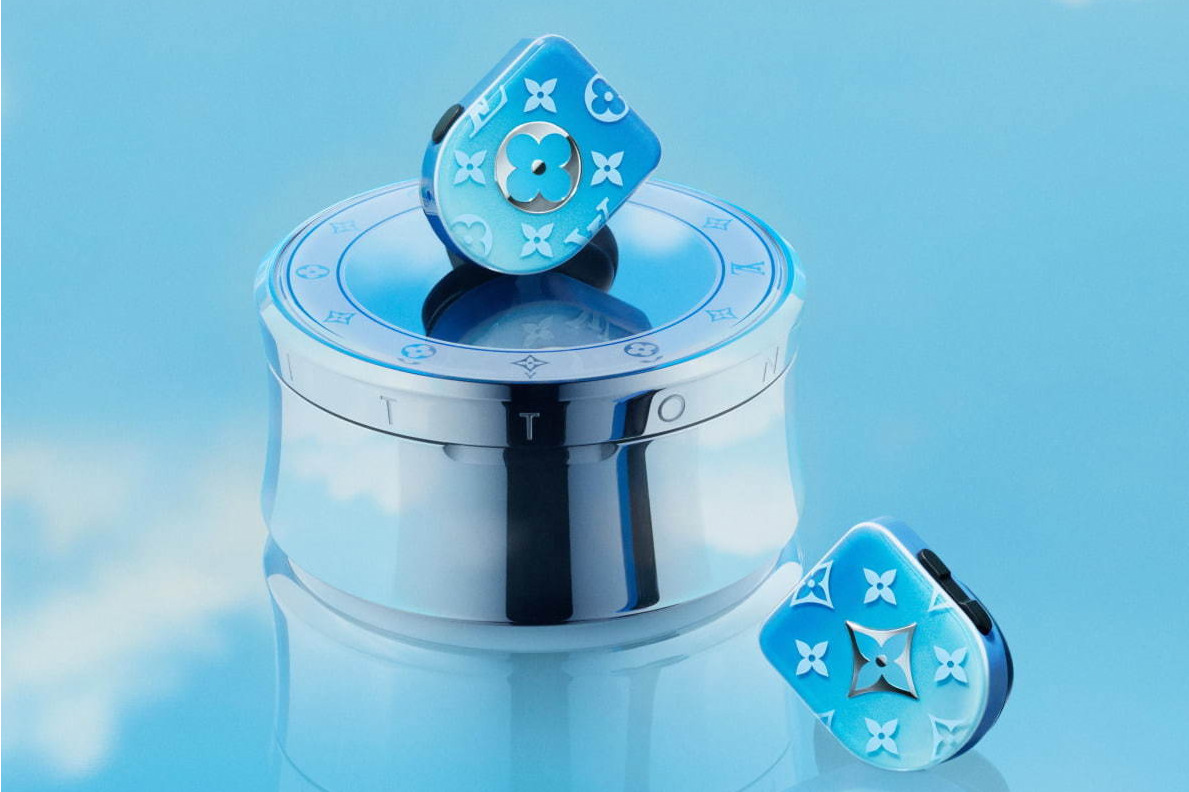 ルイ・ヴィトン ホライゾン イヤホン」新色、メタリックモノグラム