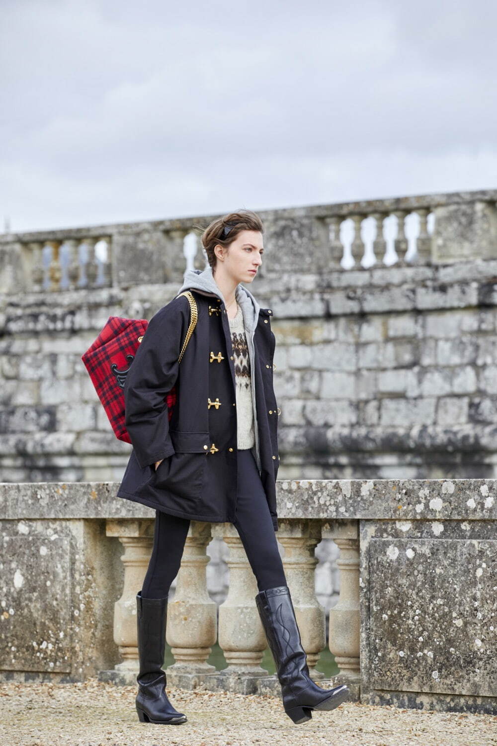 セリーヌ「トリオンフ」新作チェーンバッグ＆ハンティングジャケット