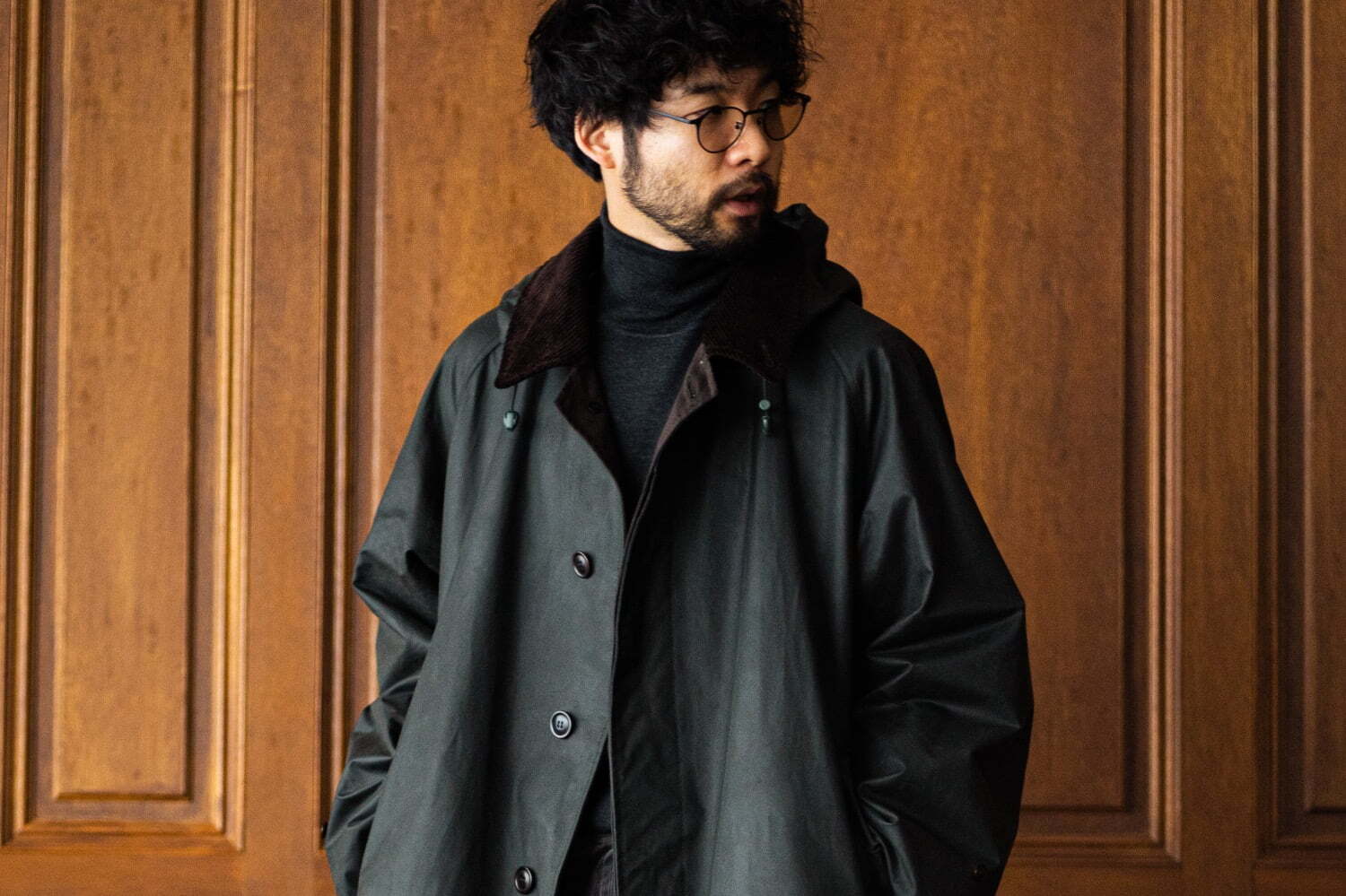 バブアーのレショップ別注オイルドコート、シンプルなバルカラーコート