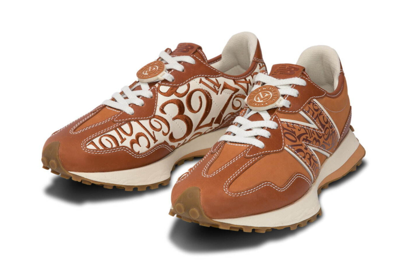ニューバランス×フランク ミュラーのスニーカー「MS327」、Nロゴに