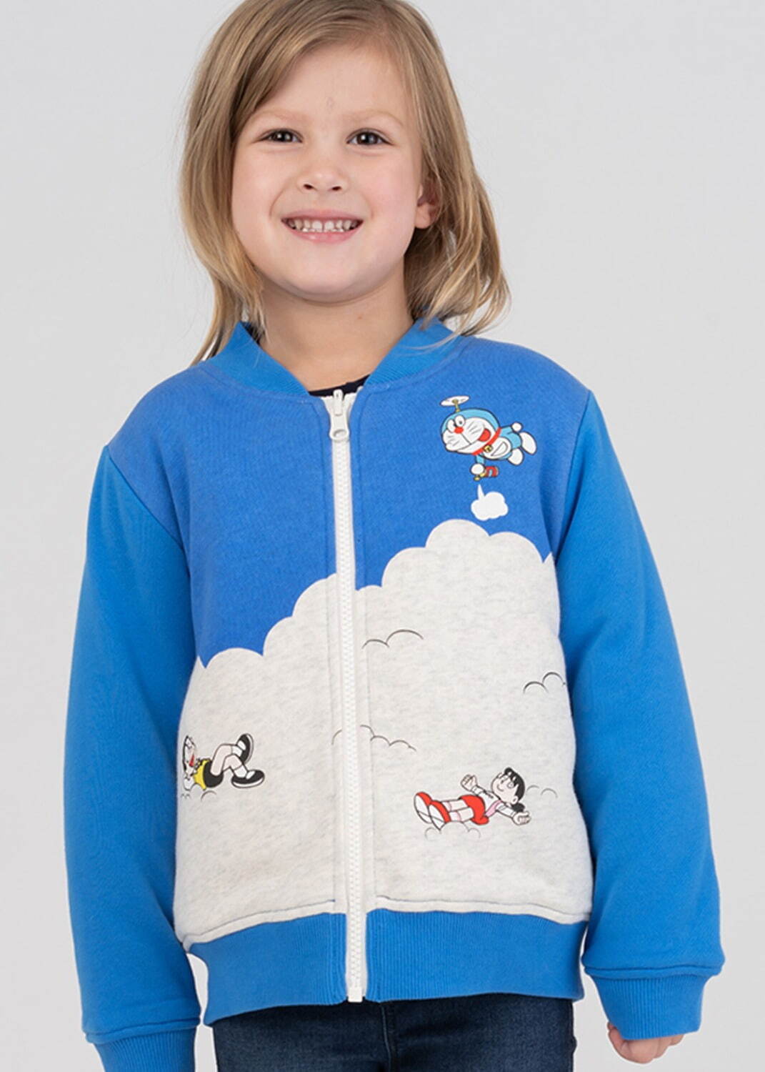 グラニフ×『ドラえもん』の新作コラボ、「どこでもドア」刺繍