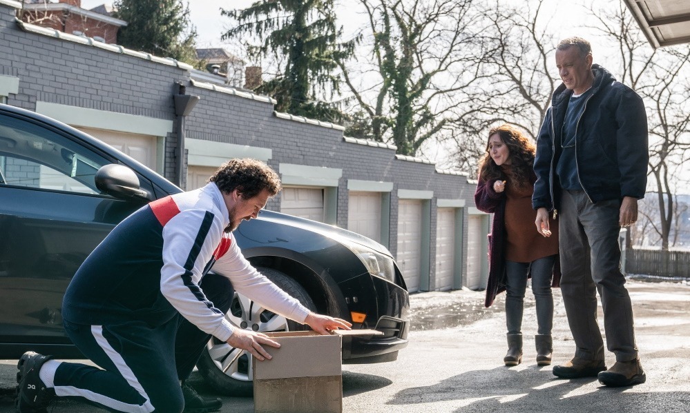 映画『オットーという男』主演トム・ハンクスが“町一番の嫌われ者”に