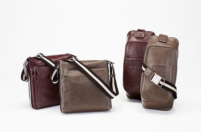 バリーより、アイコンバッグ「トレインスポッティング」日本限定カラー