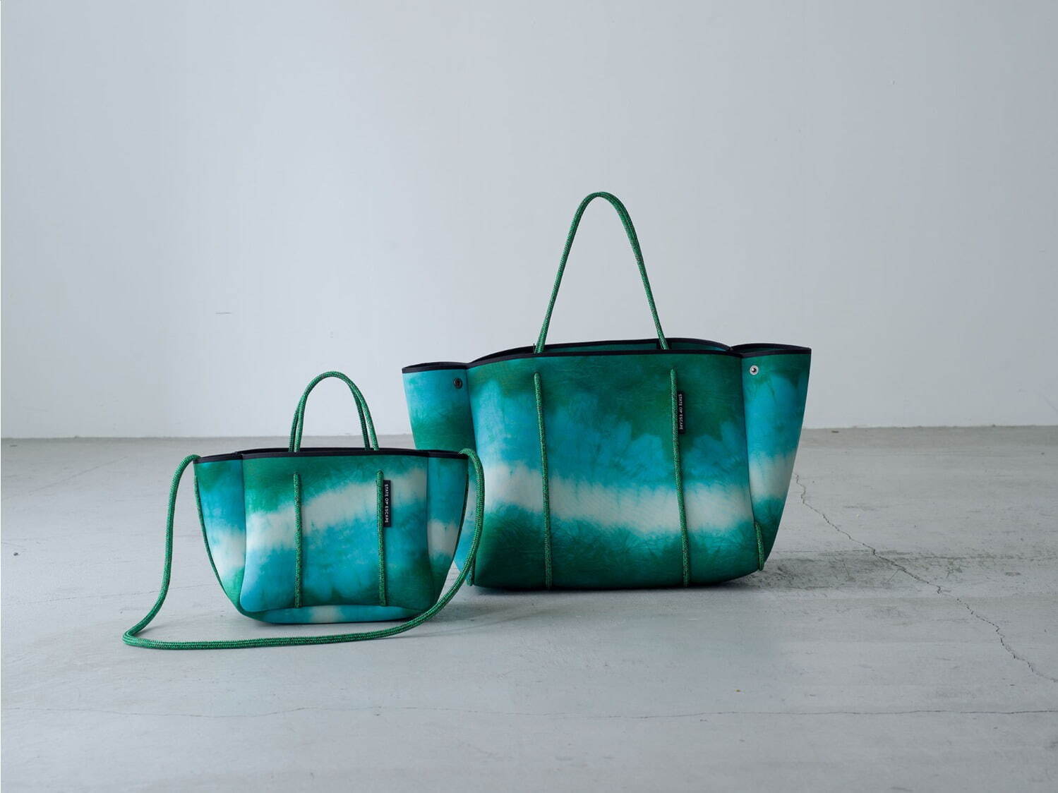 ステート オブ エスケープ“クリスタルブルー”のトートバッグ