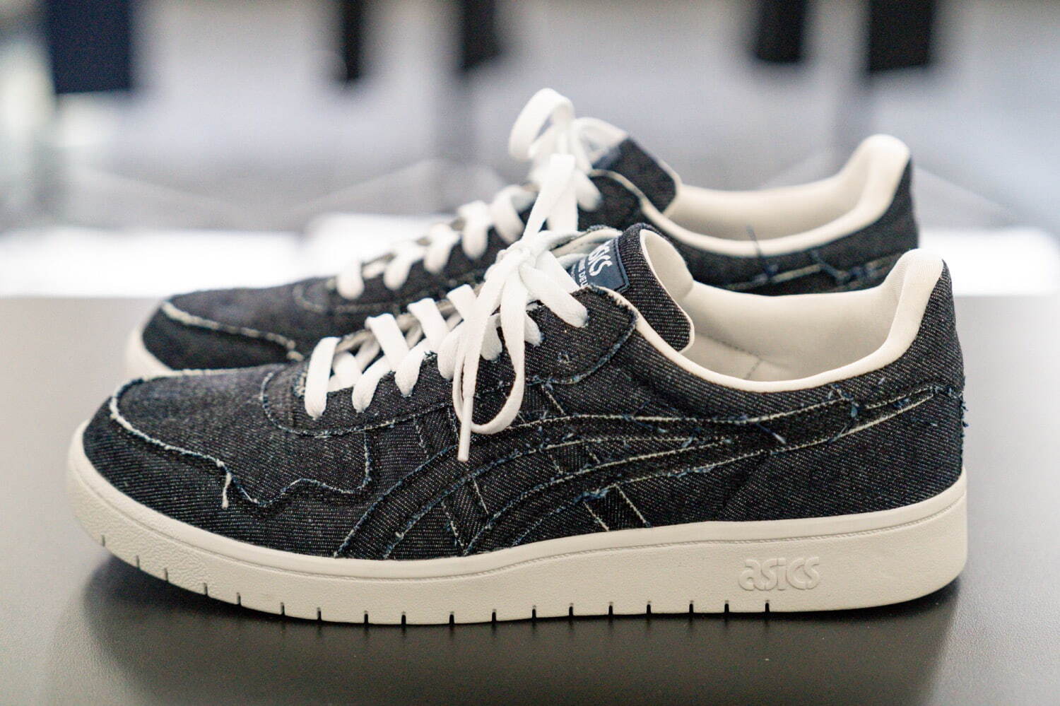 コム デ ギャルソン・オム ドゥ×アシックス“デニムアッパー”の