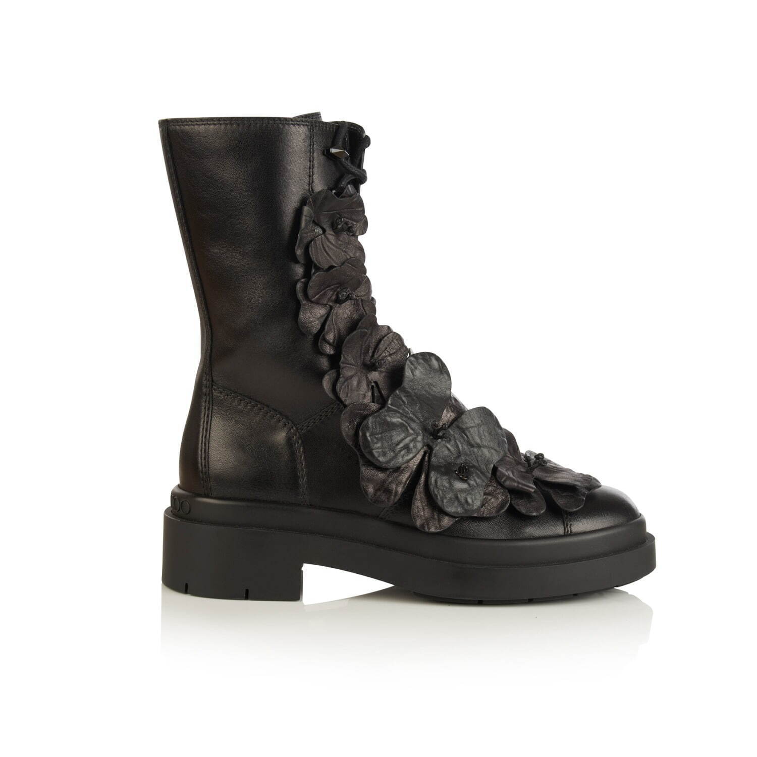 ジミー チュウの23年冬新作シューズ、“蘭の花”が咲くパンプス＆“水の