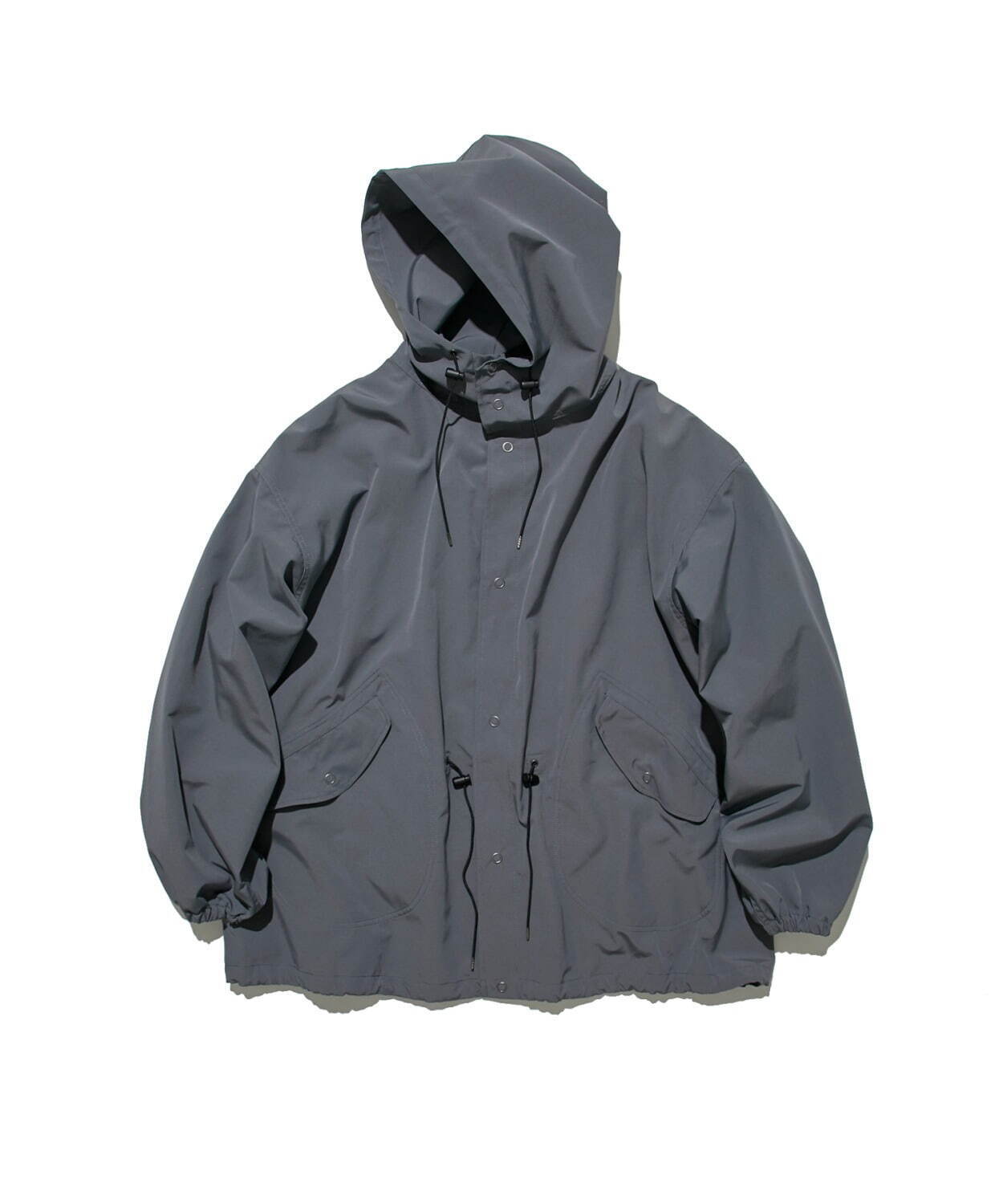 ステュディオス×マーカの別注“スノーパーカー”風アウター、ショート丈