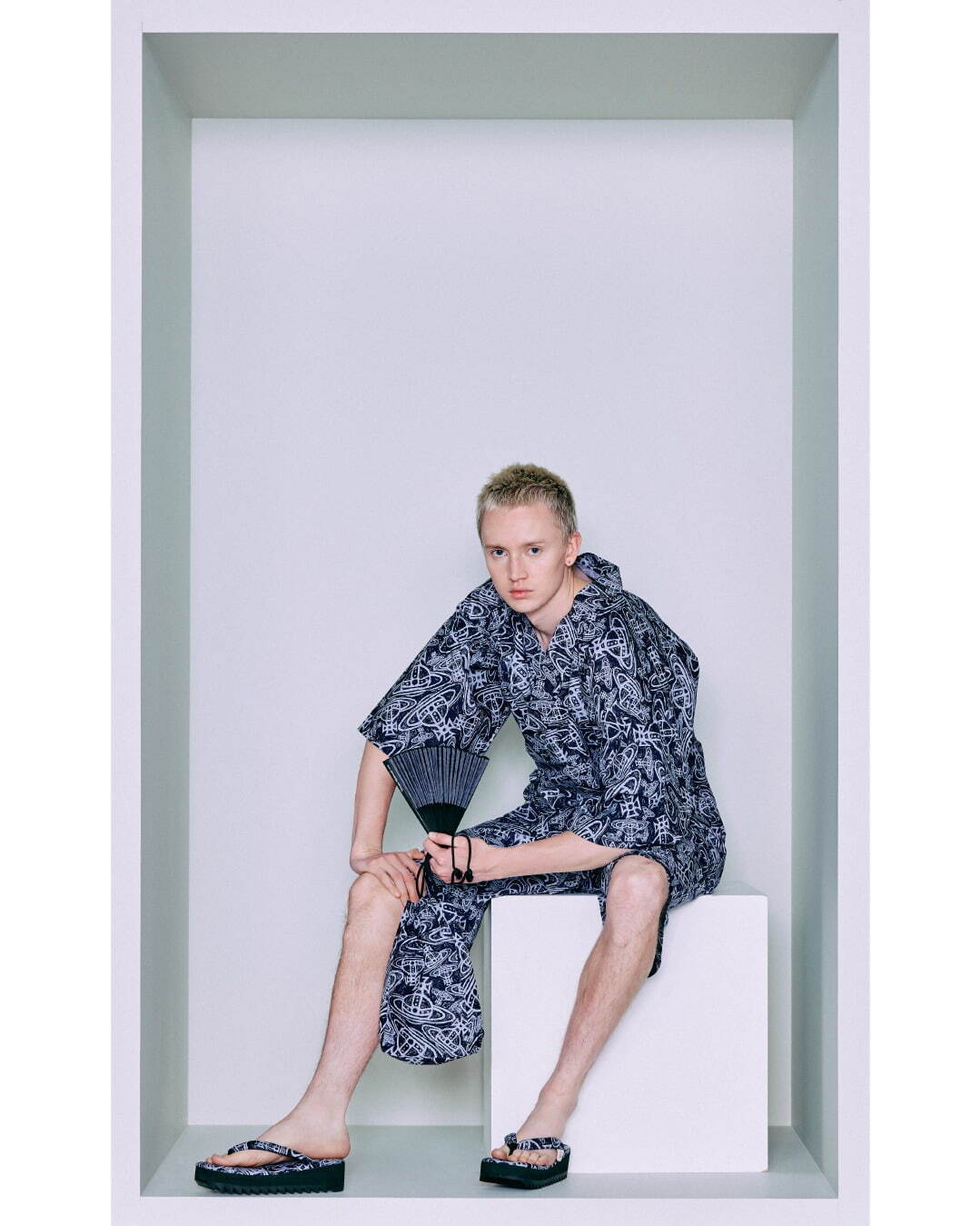 ヴィヴィアン・ウエストウッド マン「オーブ」プリント入り“甚兵衛